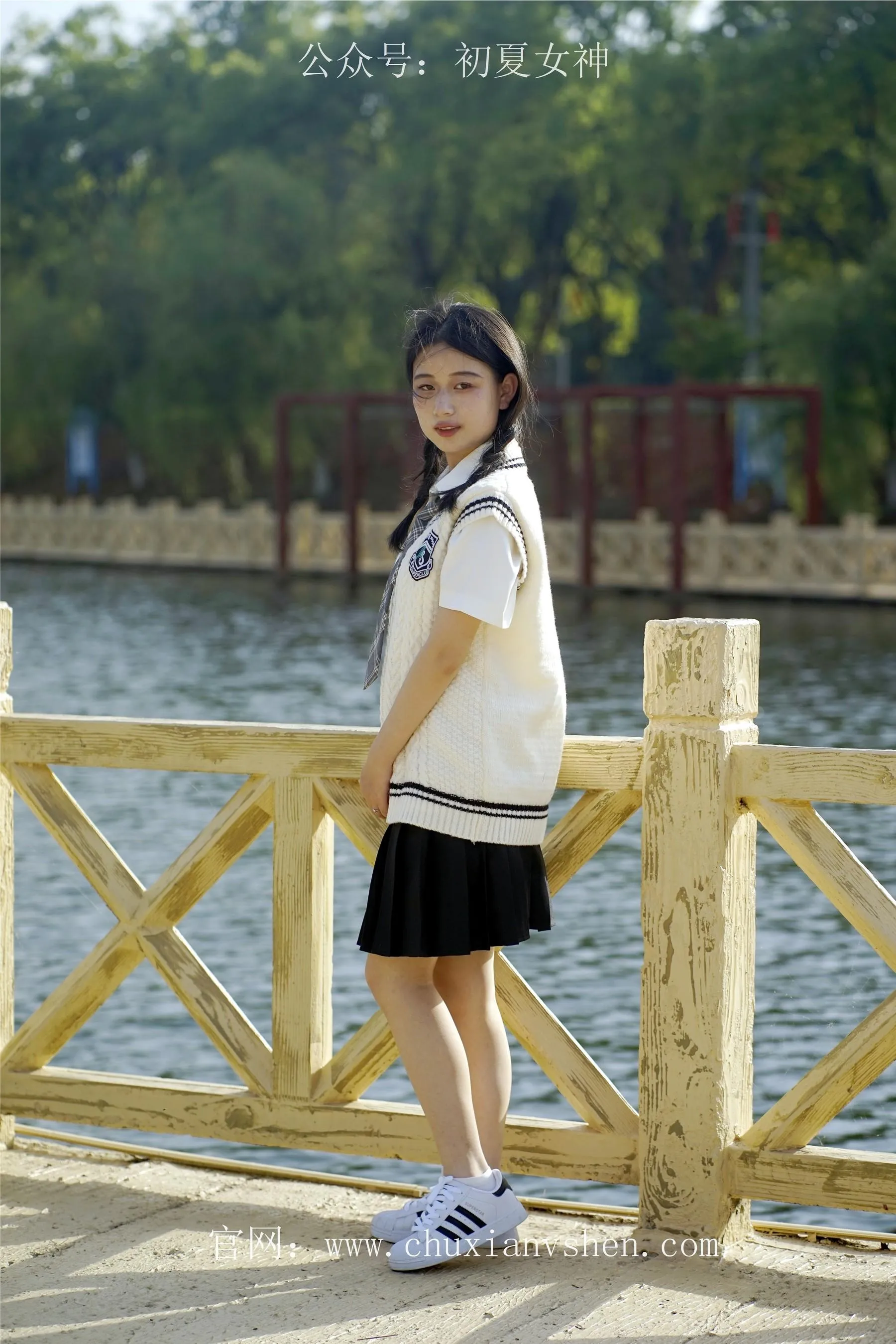 初夏女神 NO.061 念念 春秋JK套搭配三叶草贝壳头鞋 [115P]插图9